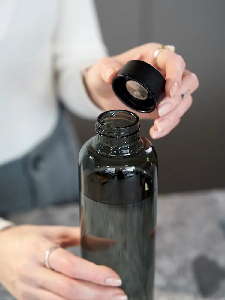 Black glass water bottle – 750 ml