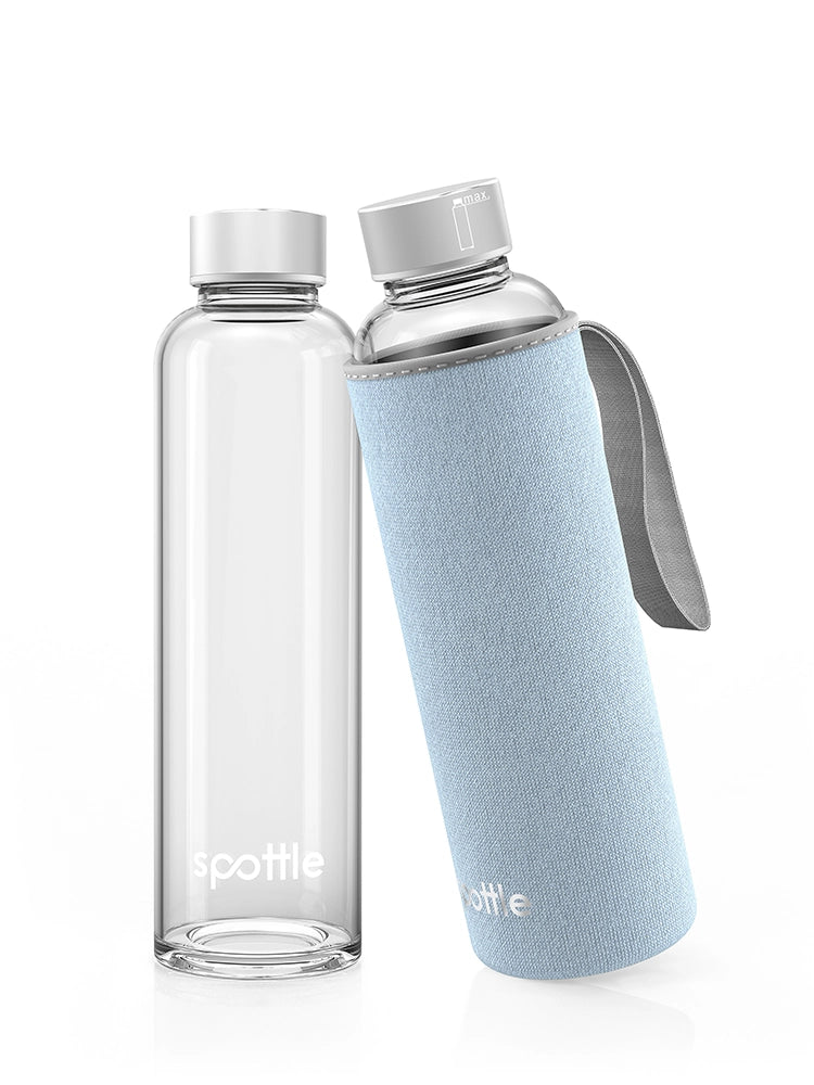 spottle 500-ml-Glasflasche mit hellblauer Neoprenhülle und grauer Trageschlaufe