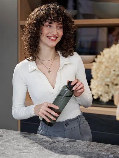 Black glass water bottle – 1 L