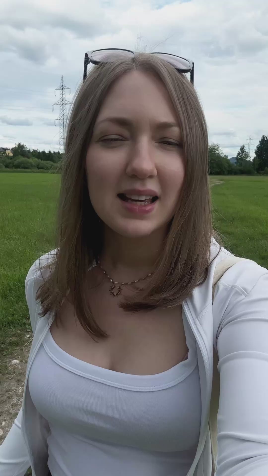 Video laden: spottle Glasflasche im Kontext von Kundenfeedback zu Robustheit und Sicherheit.