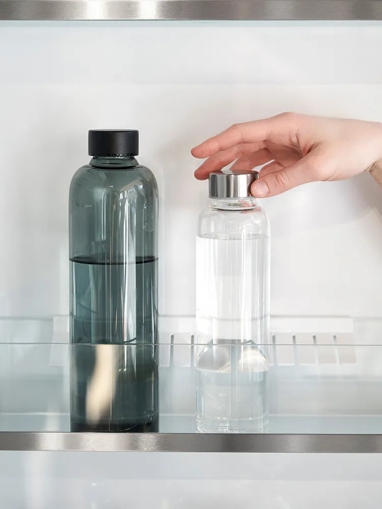 Schwarze Trinkflasche aus Glas – 500 ml